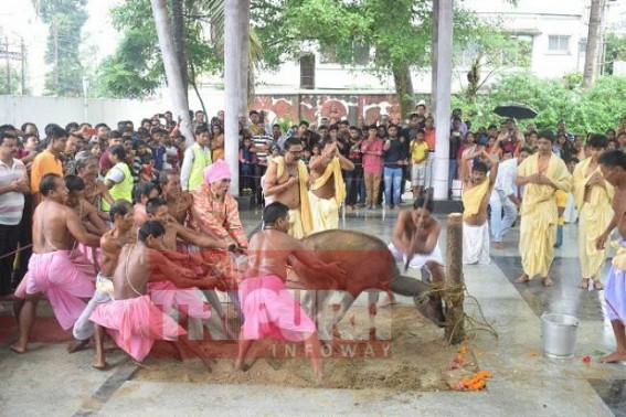 Bloodshed & Cruelty mark Agartala Durga Bari's 'Royal Puja' on Maha Navami  : Buffalo sacrifice bleeds Durga Bari